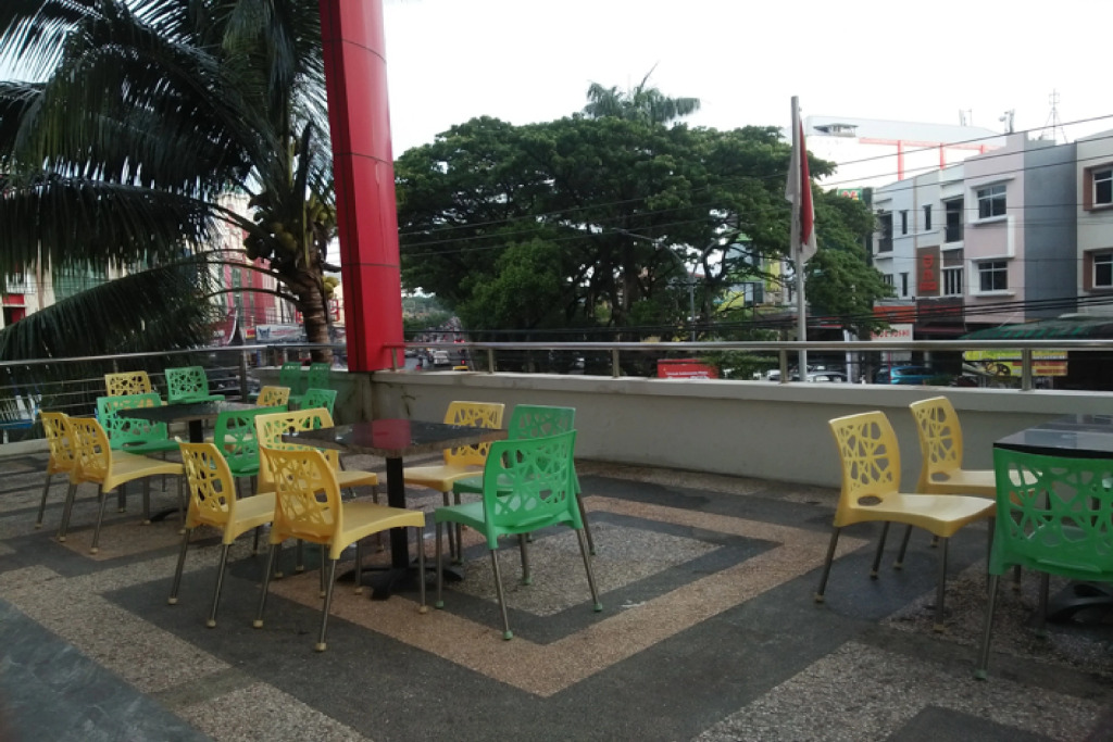 Sans Hotel Lynt Makassar
