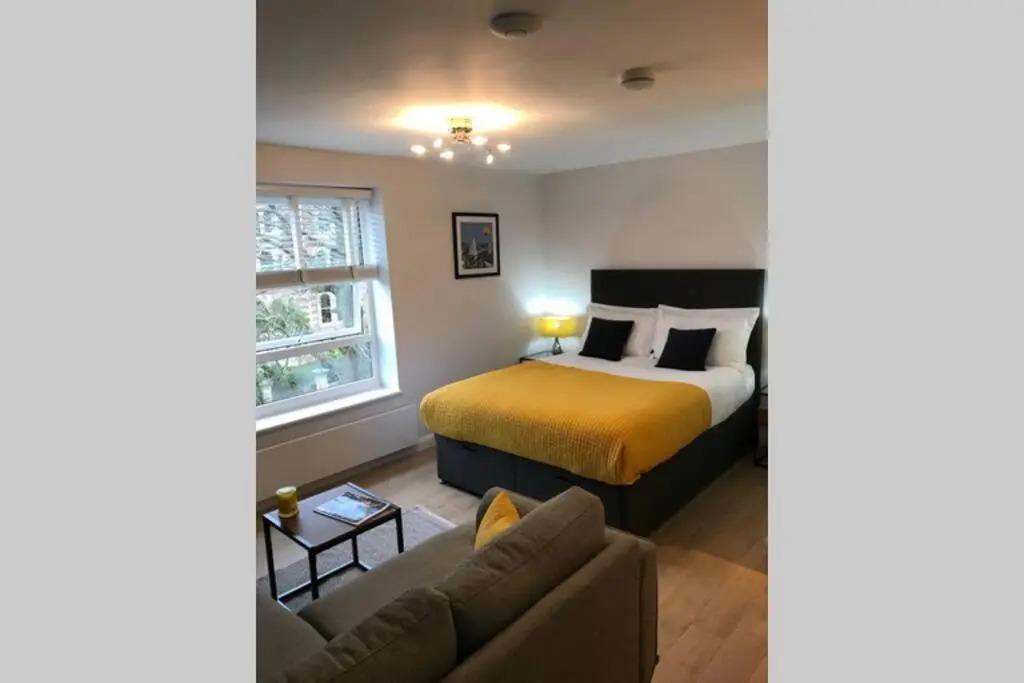 Alison15 - Superior Clifton Studio Apartment