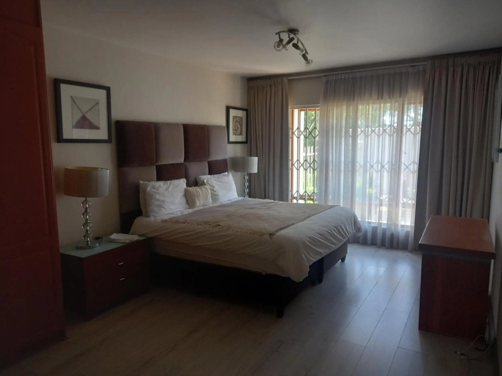 Mount Royal 02 Large 3 bedroom Ground floor apartment with Garden