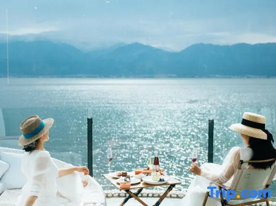 Yunzhiguo Yunduan Lakeview Holiday Hotel