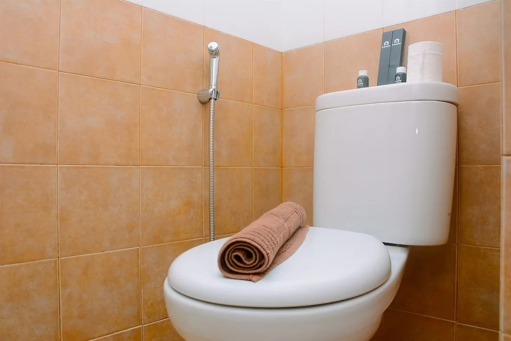 Comfort Studio at Green Pramuka Apartment near Shopping Center