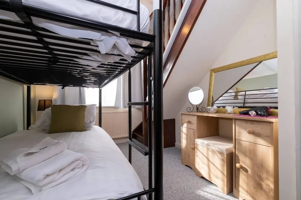 House With Sauna, hot Tub, gym & Parking