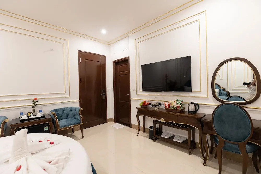 Royal Hotel Sài Đồng - Long Biên