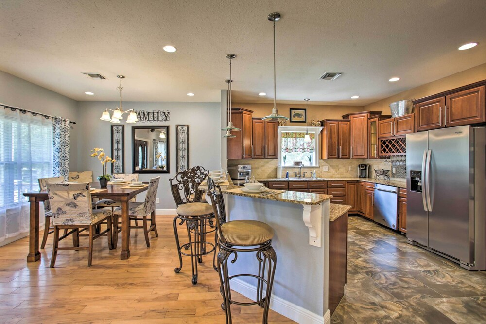 Waveland Family House, 4-minute Drive to the Beach