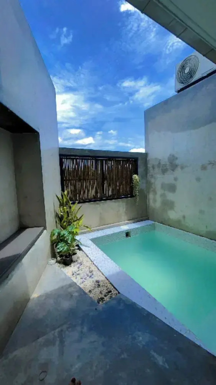R resident resort