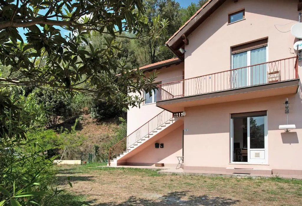 La liguria Tra Gli Ulivi 1