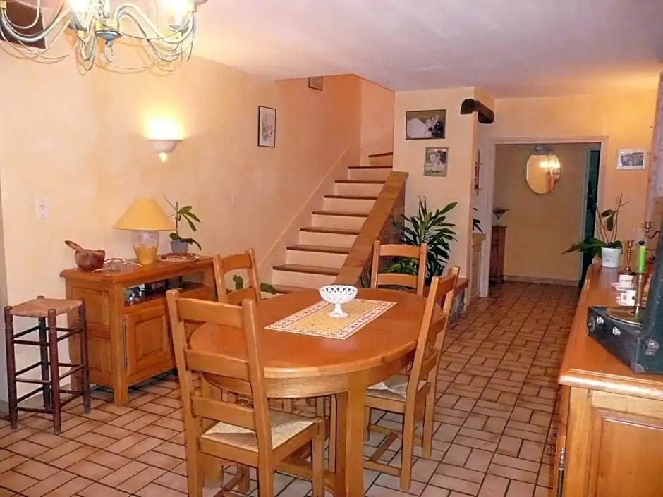 CHAMBRES DHÔTES CLIMATISÉES avec CUISINE dÉTÉ "VILLA GOUR du PEYROL"