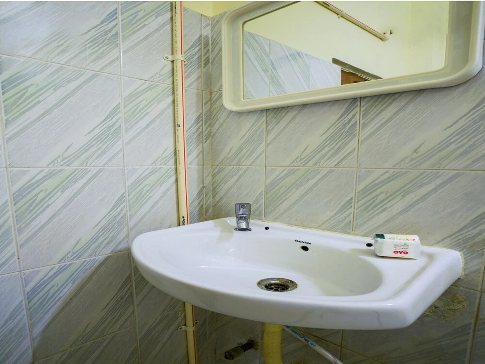 Oyo 6637 Hotel Bvn Grand