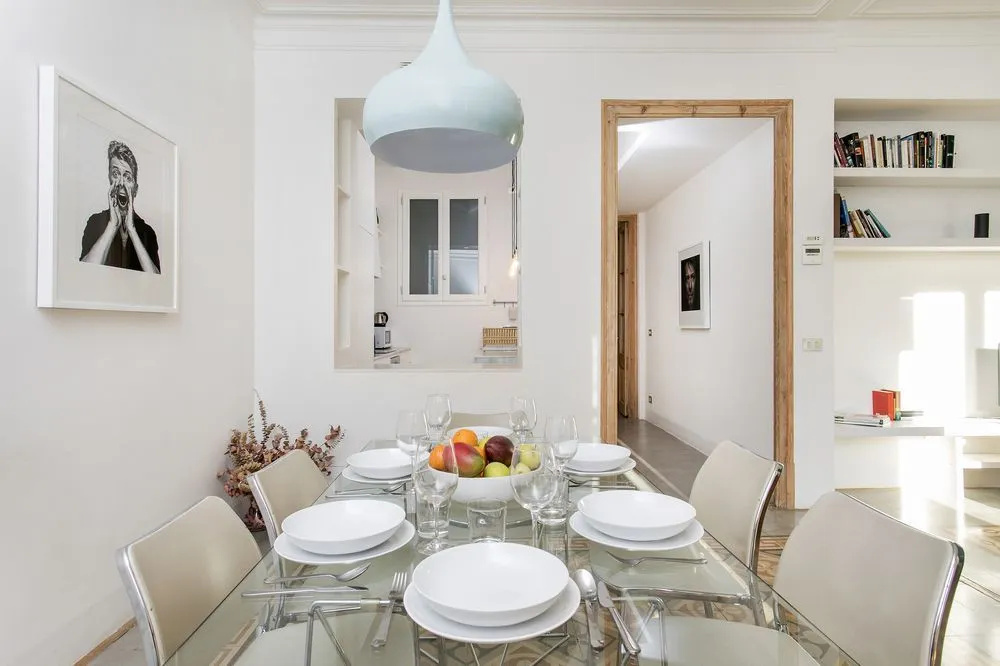 Spacious and luminous flat with balcony