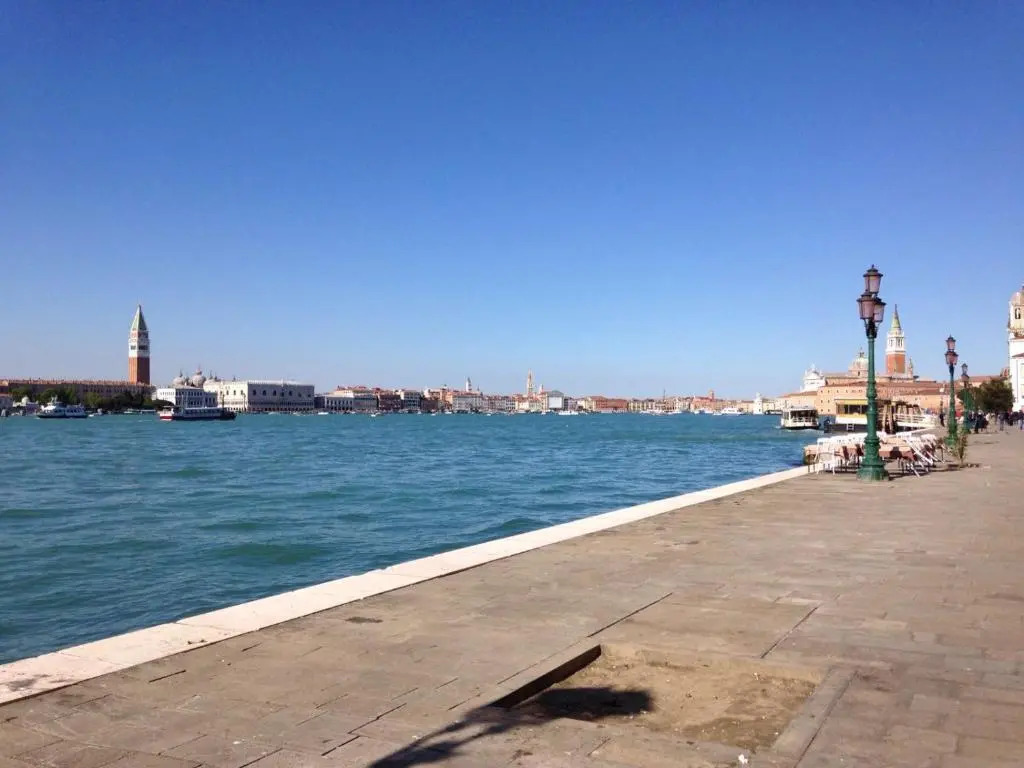 Venetian Mood: Secret Garden