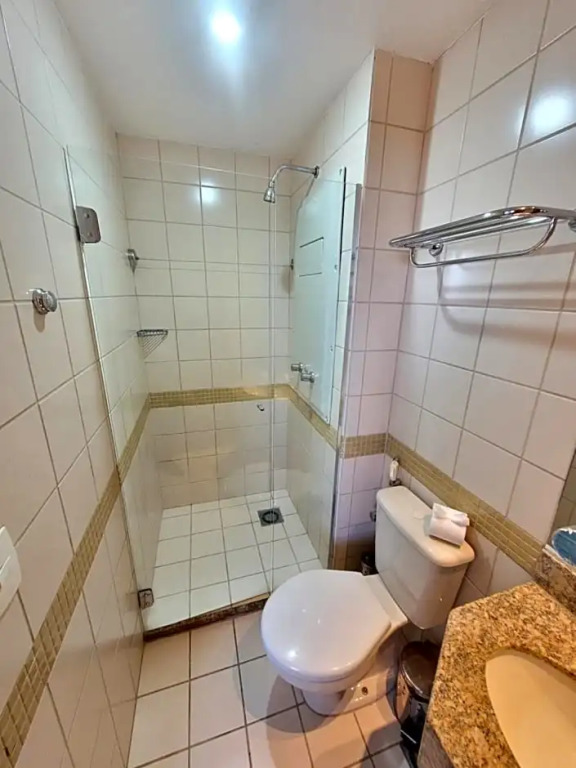 FLAT NO NOBILE SUÍTES MONUMENTAL COM ESTACIONAMENTO GRÁTIS, AO LADO DA ESPLANADA DOS MINISTÉRIOS E DO ESTÁDIO MANÉ GARRINCHA, WI-FI, PISCINA, ACADEMIA, SAUNA, RECEPÇÃO 24HS By REI DOS FLATS