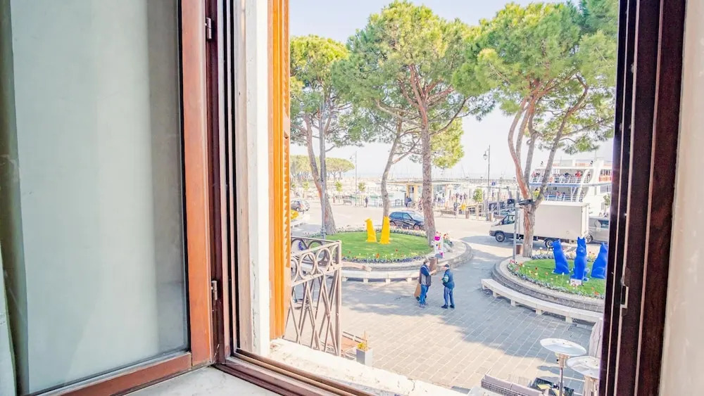 Romantic Coast View - Italian Homing