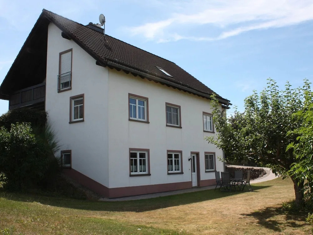 Cozy Apartment in Rommersheim near Forest