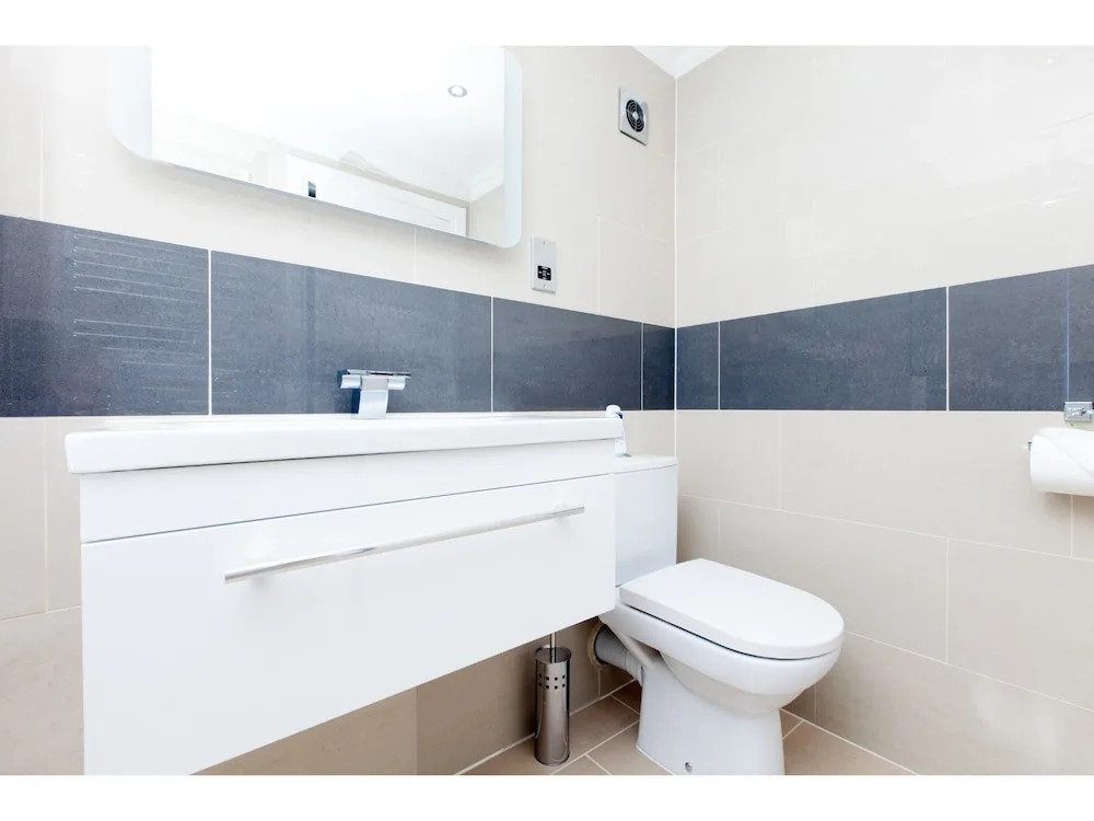 Leith Walk: Lovely Renovated Lower Flat W/parking