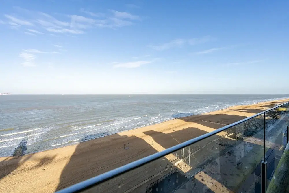 Stunning Penthouse With Free Parking and sea View