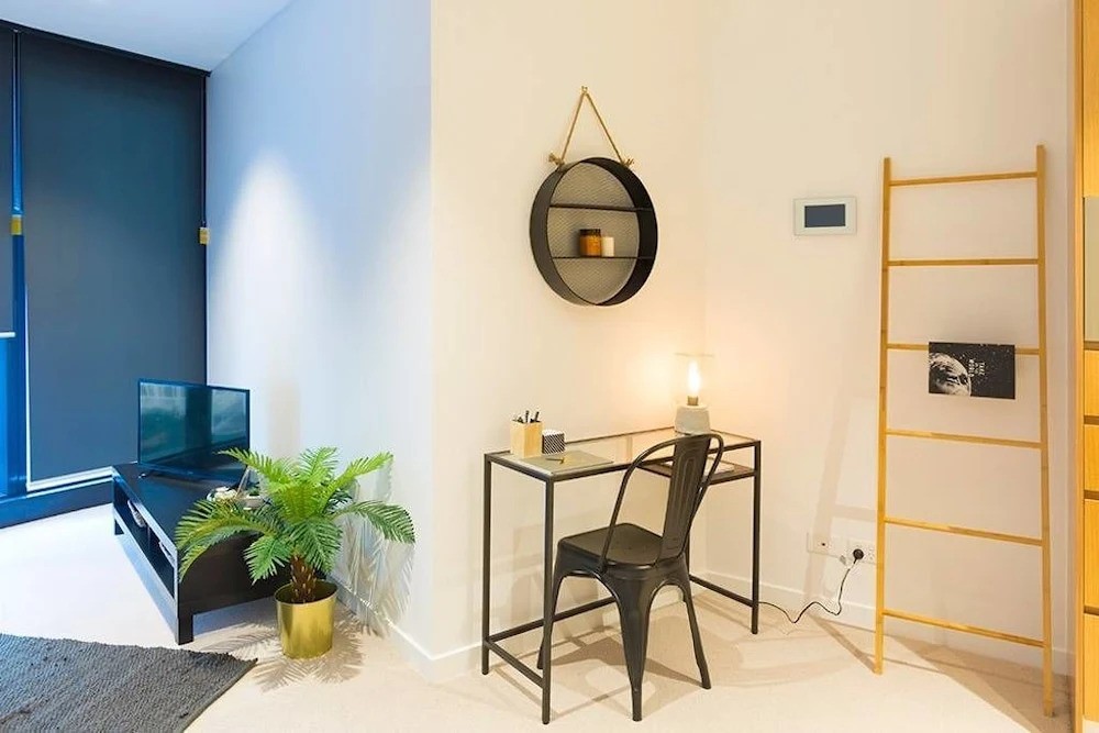 Brand New Heart Of City Executive Apartment