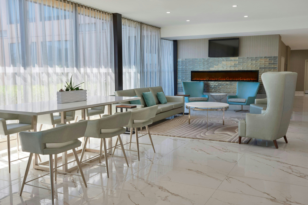 Econo Lodge Inn & Suites Toronto Airport