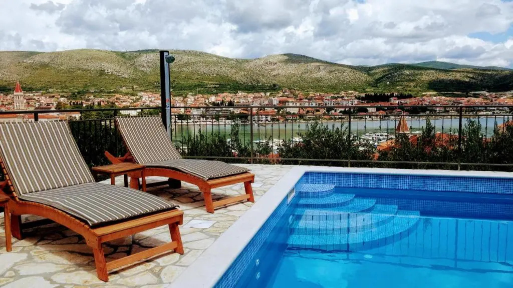 Apartmani Balan s vanjskim bazenom