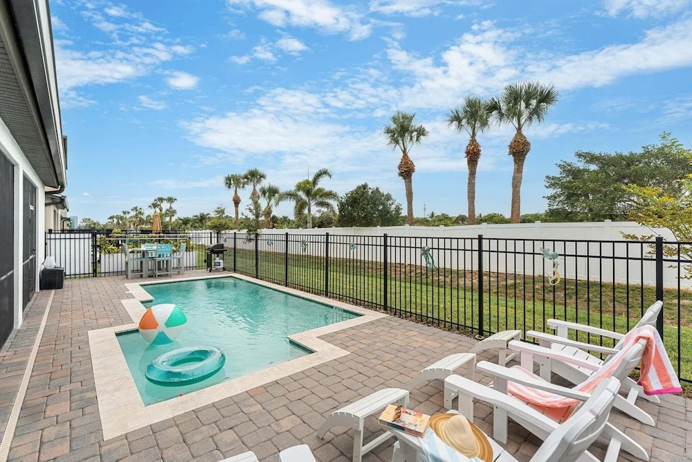 435 Strand Dr