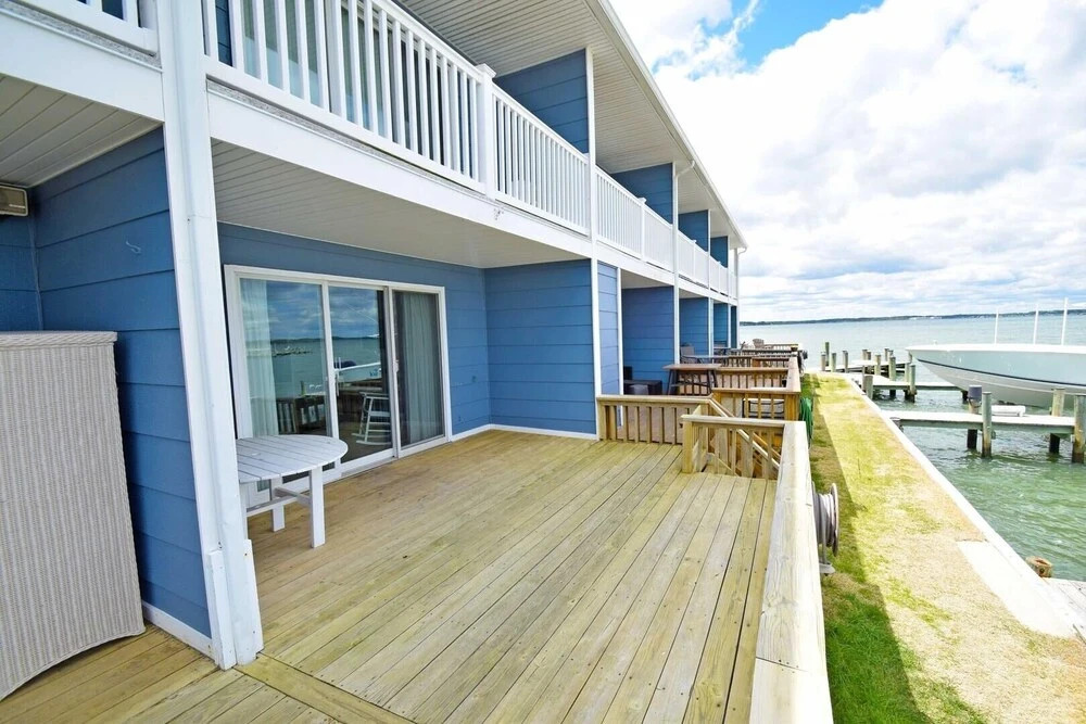 Vantage Point 5 2 Bedroom Townhouse by RedAwning