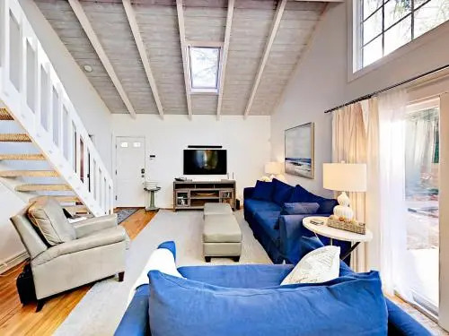 17 Finway House in New Seabury by RedAwning