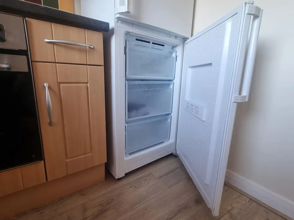 Lovely 2 Bedroom Apartment With Private Parking