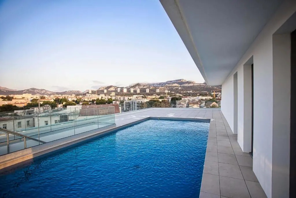 Superbe appart 3 p, 10 mn de la plage avec piscine et parking