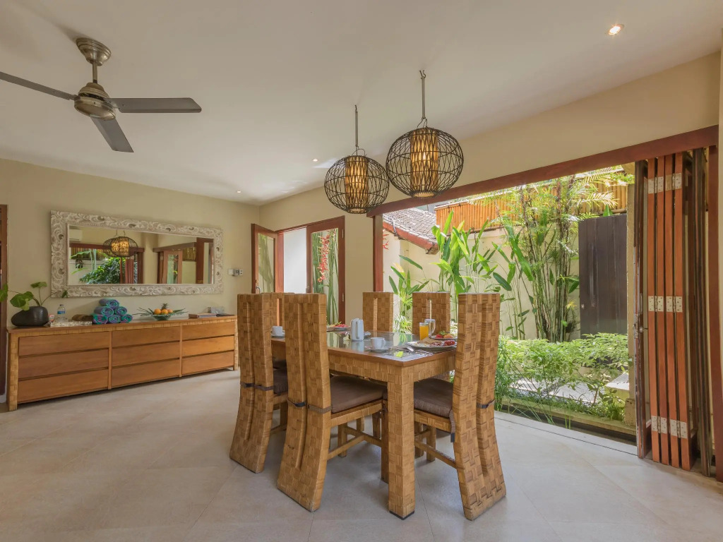Villa Seriska Seminyak, 5-Star Private Pool Villa, Walk to Dining & Shopping
