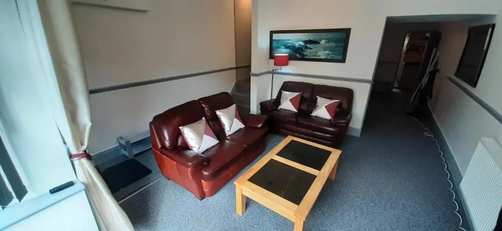 Grimsby-Cleethorpes Sleeps 7