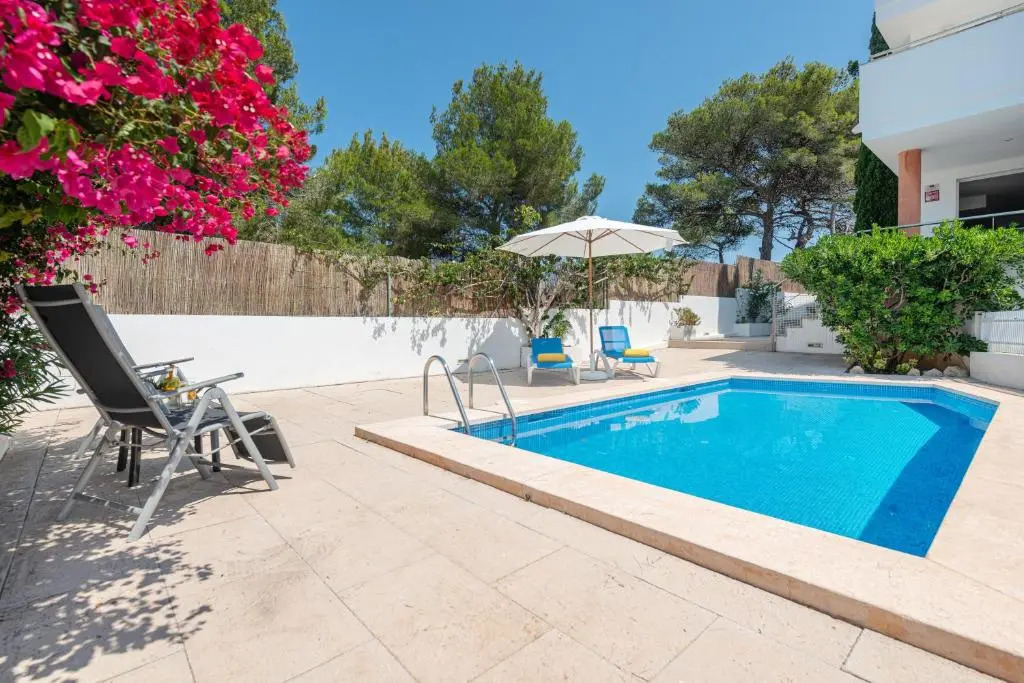Villa Jazmin for 8 with swimming pool and beach views