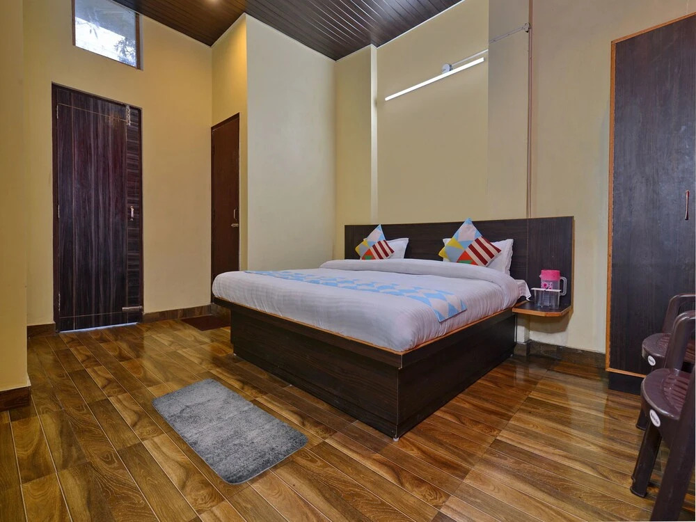 OYO 16927 Home Studio Mussoorie Hikes View