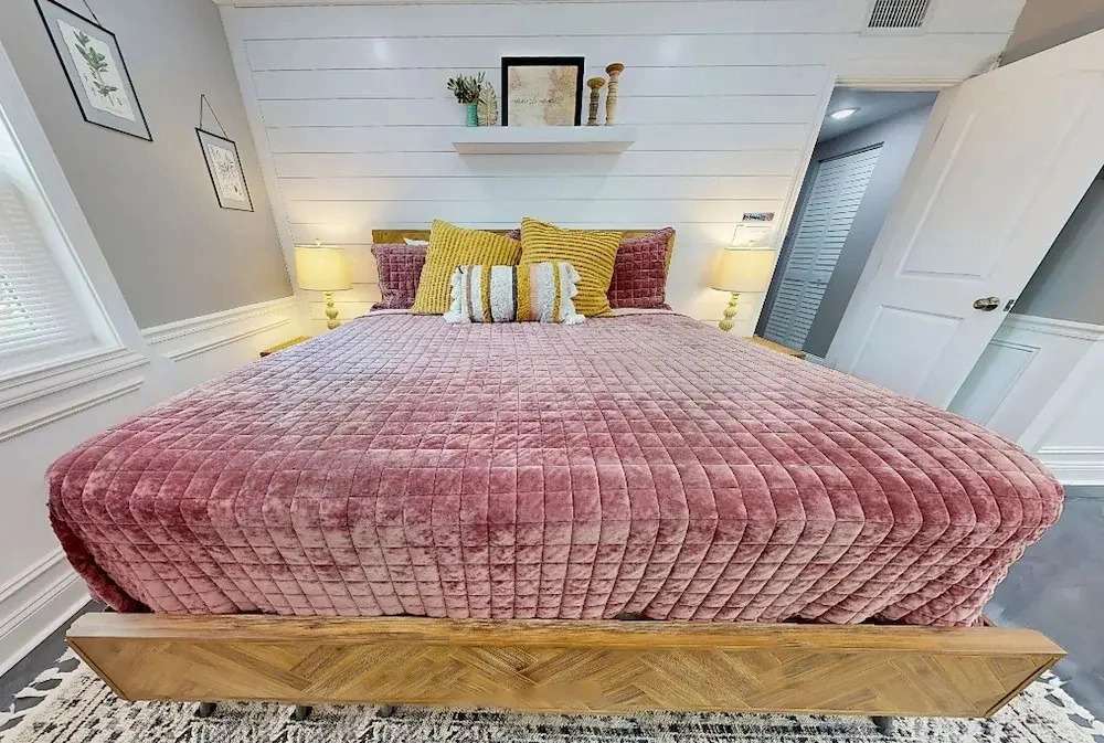 Spacious Dog-friendly House Near Beaches, Historic Downtown W/beach Access