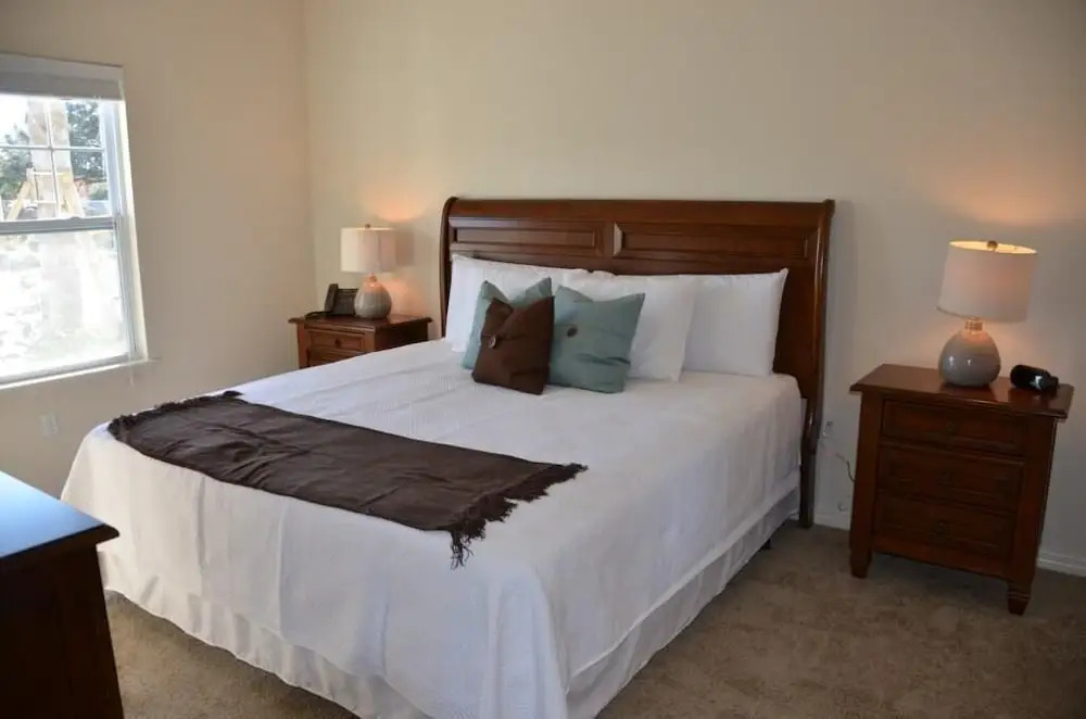 Lucaya 3 Bedroom 2 Bath Townhome With Sophisticated Kitchen