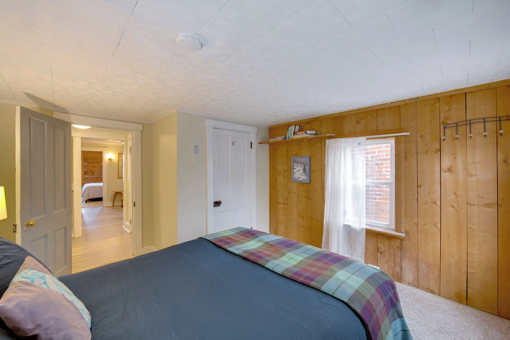 WFH Space & Yard! Walkable Lancaster Row Home