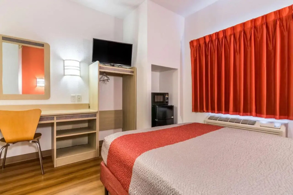 Motel 6 Charlotte 1417