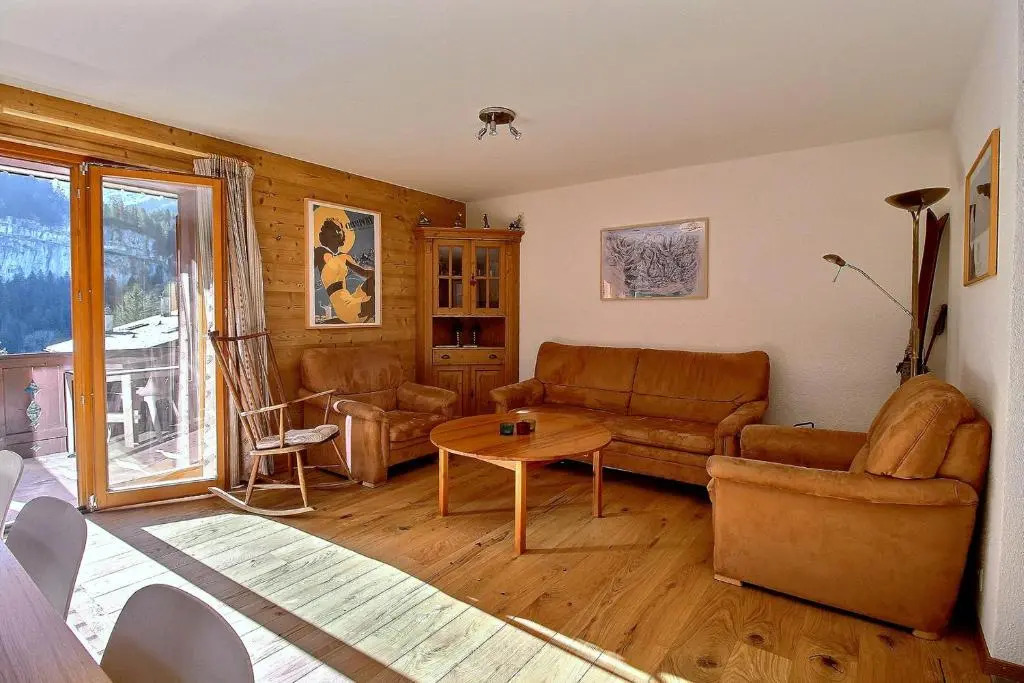 Renovated Flat Next to Cable Car