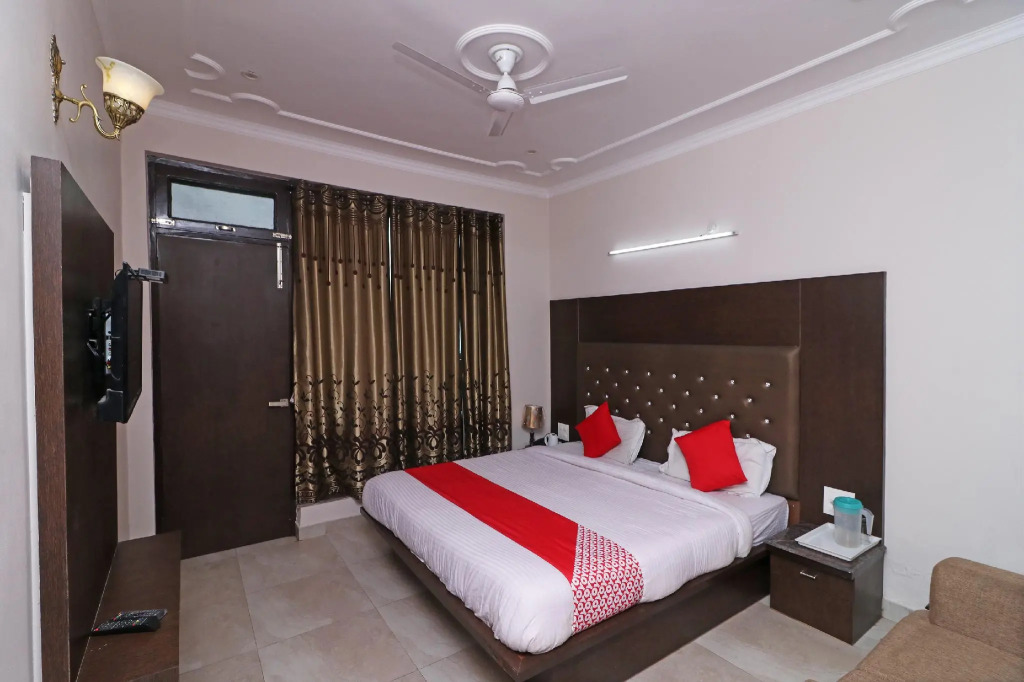 OYO 31120 Hotel Royale India