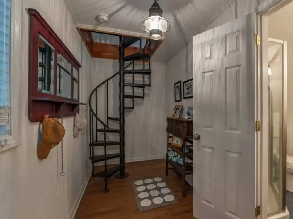 Cottage In The Cove
