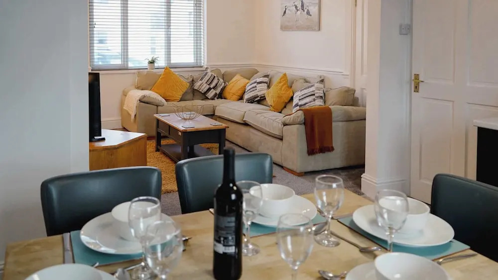Ivydene - 3 Bedroom House -tenby