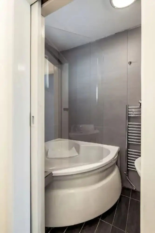 Modern Apartment That Sleeps 2