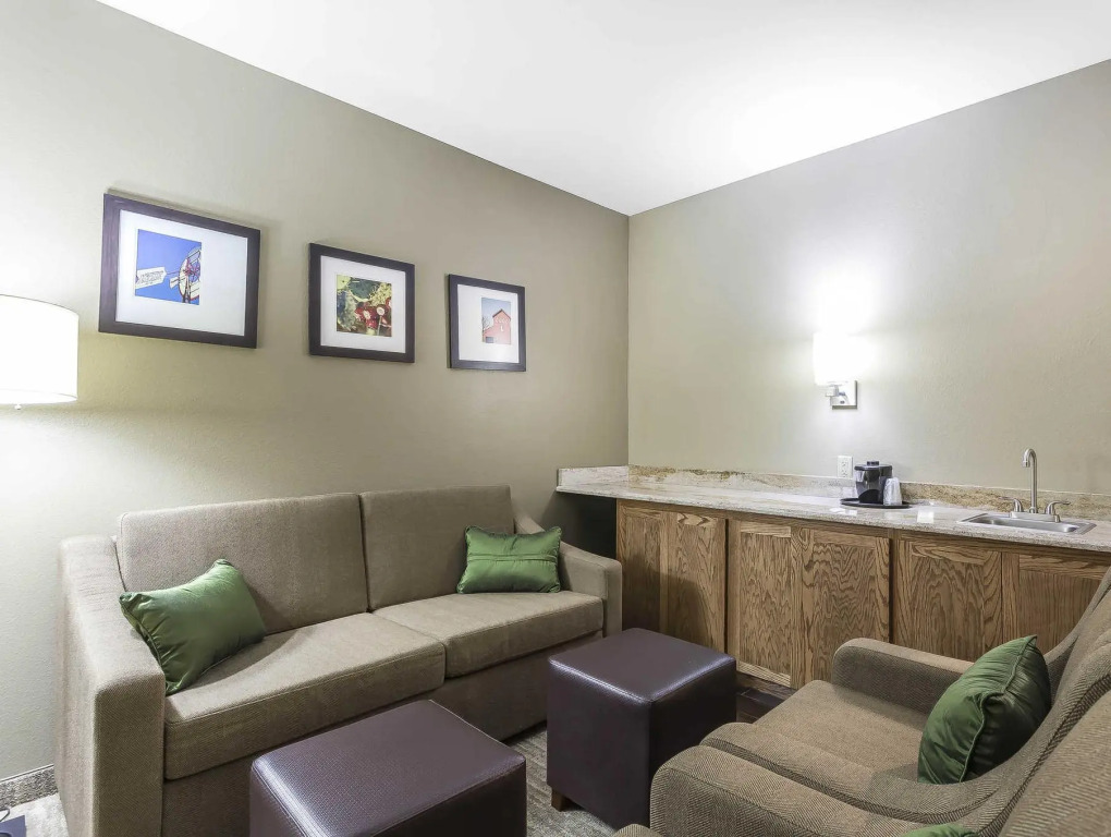 Comfort Suites - University
