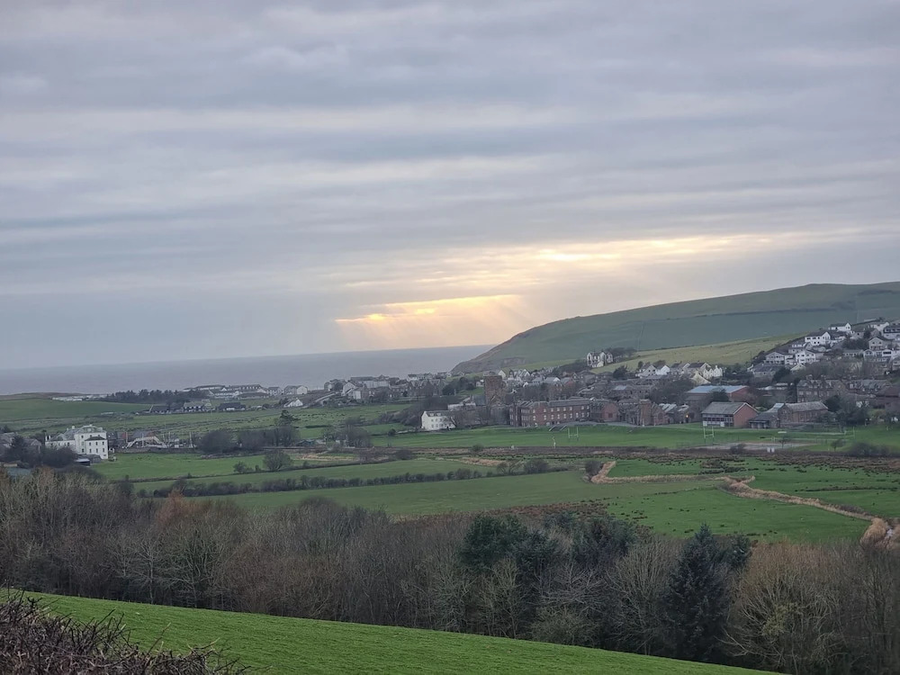 Impeccable Beachfront 2-bed Cottage in St Bees