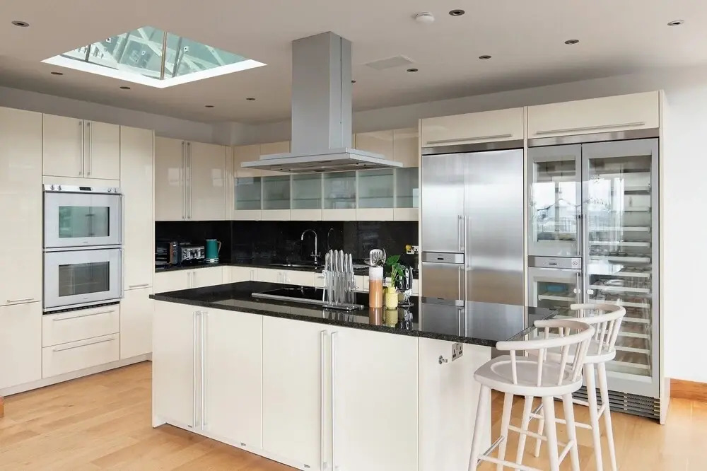 The Canary Wharf Secret - Glamorous 2bdr Flat w Terrace and Parking