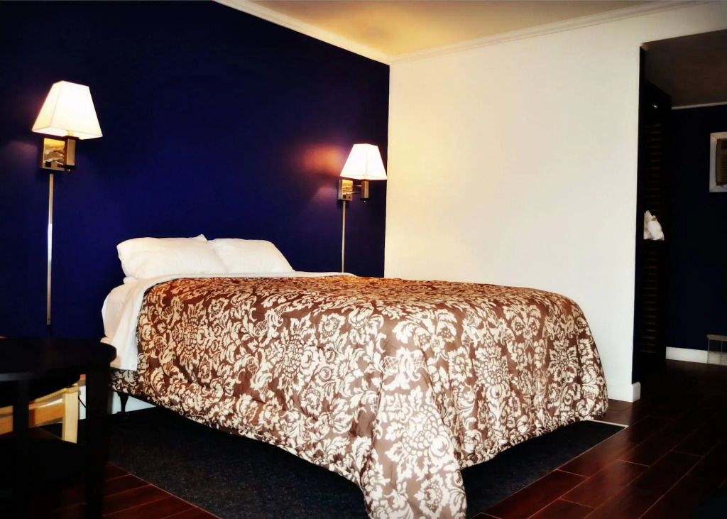 Town House Motel