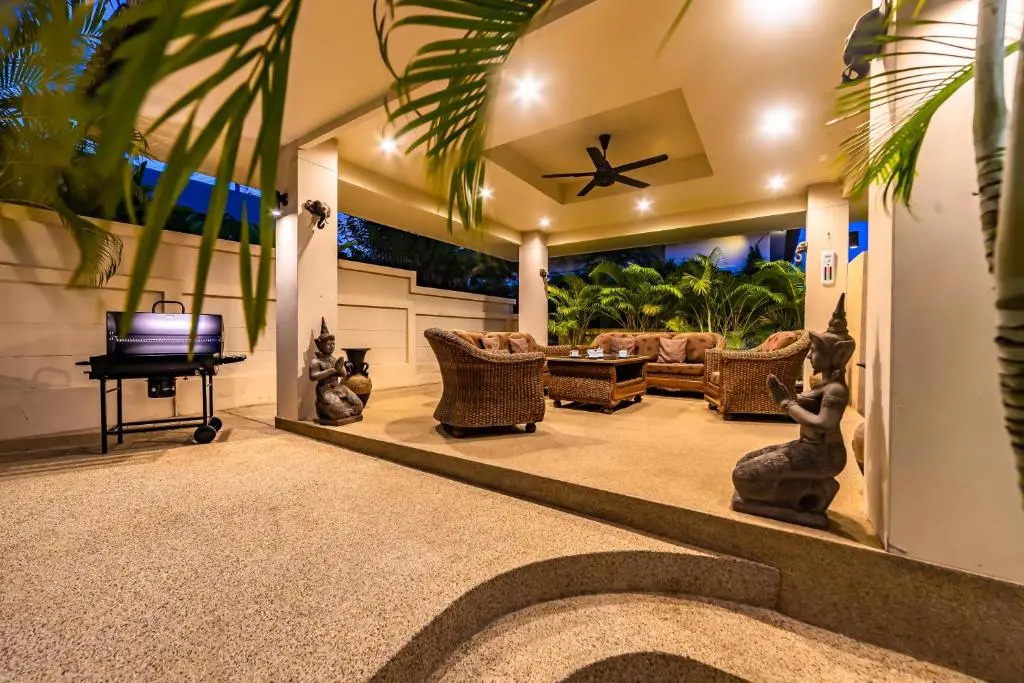 5 Bedroom Pool Villa Close To Town H5