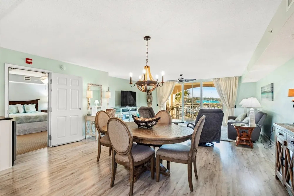 Yacht Club Villas #1-1001