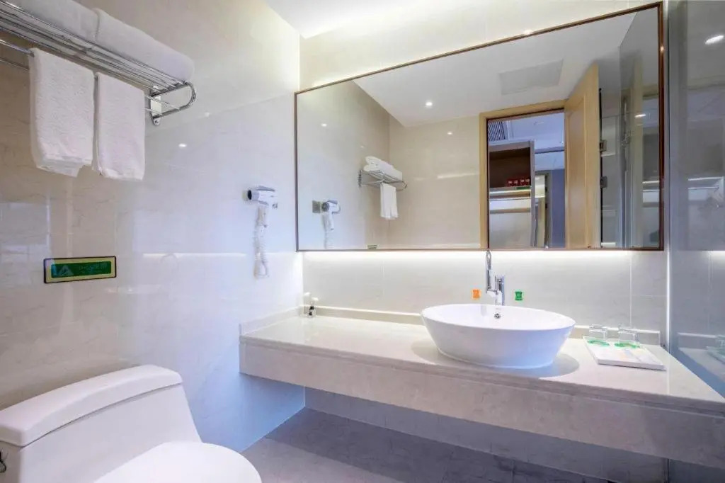 Vienna Hotel Guangdong Zhongshan Xiaolan High-Speed Railway Station