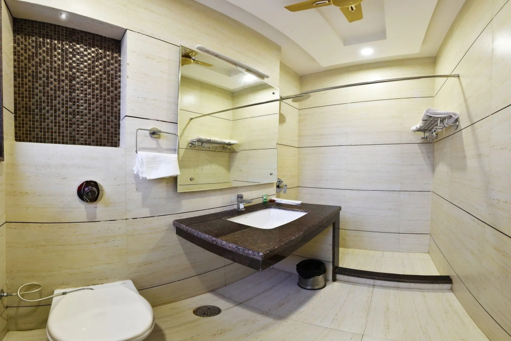 Hotel Amritsar International 2 min walk from Amritsar Bus Stand