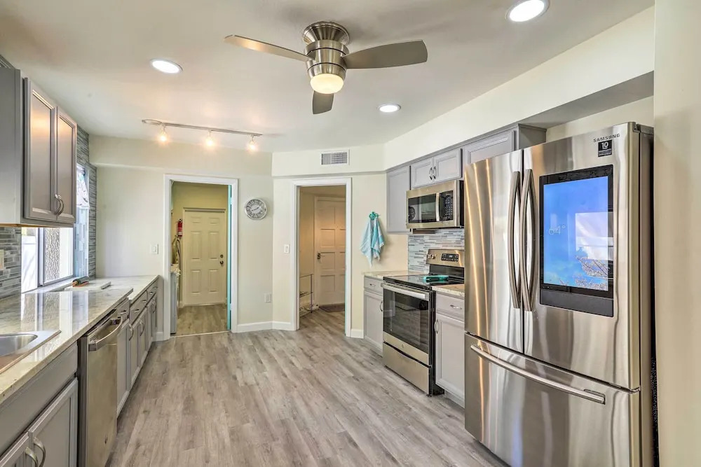 Tropical Waterfront Home: Central Location!