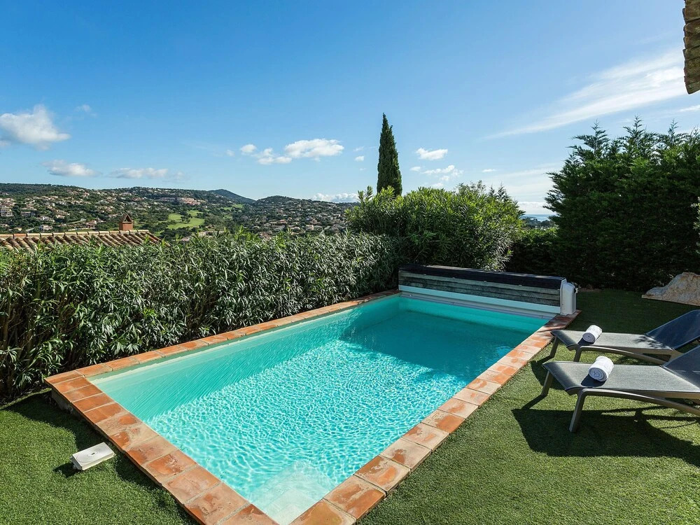 Detached villa with a dishwasher and AC, in a quiet area